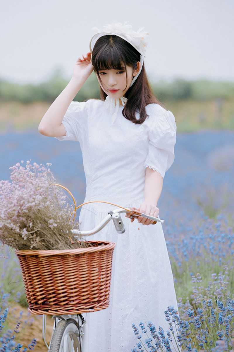 最新90后性感酥胸篮球宝贝私房诱人壁纸